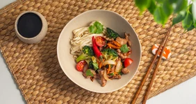 Мясо по-тайски с лапшой