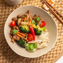 Мясо по-тайски с лапшой